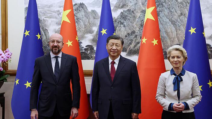 European Union members with chinese president and flags